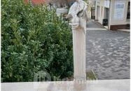 Lány ivókúttal Zsámbék