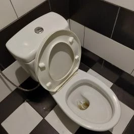 A Legvidámabb Barakk, Budapest - Mosdó