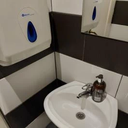 A Legvidámabb Barakk, Budapest - Mosdó