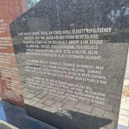 Lelőtt brit katonai gép emlékműve Mezőcsokonya - Egyéb