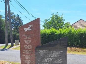 Lelőtt brit katonai gép emlékműve Mezőcsokonya