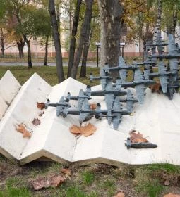 5. legjobb látnivaló: Lengyel repülősök emlékműve