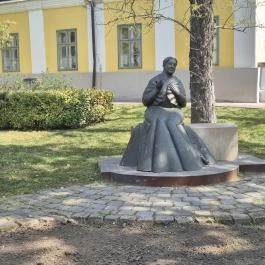 Lesznai Anna, Hatvan - Külső kép