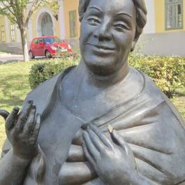 Lesznai Anna, Hatvan - Külső kép