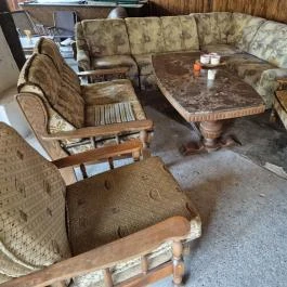 Liget Pihenő, Bakonyoszlop - Belső