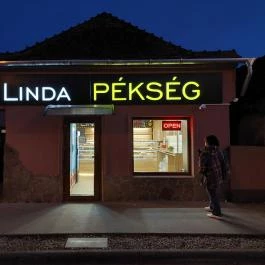 Linda Pékség Környe - Külső kép