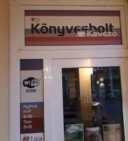 Líra Könyvesbolt & Kávézó