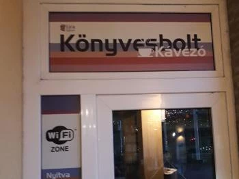 Líra Könyvesbolt & Kávézó Leányfalu