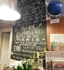 Líra Könyvesbolt & Kávézó