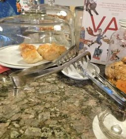 Líra Könyvesbolt & Kávézó