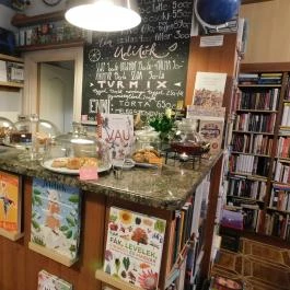 Líra Könyvesbolt & Kávézó, Leányfalu - Belső