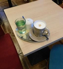 Líra Könyvesbolt & Kávézó