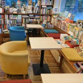 Líra Könyvesbolt & Kávézó, Leányfalu - Belső