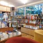 Líra Könyvesbolt & Kávézó Leányfalu - Belső