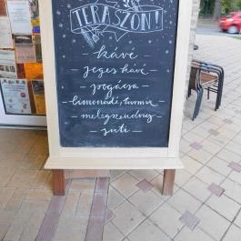 Líra Könyvesbolt & Kávézó, Leányfalu - Egyéb