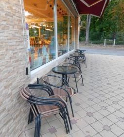 Líra Könyvesbolt & Kávézó