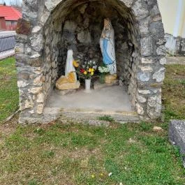 Lourdes-i barlang Pogányszentpéter - Külső kép
