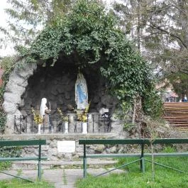 Lourdes-i barlang Jászalsószentgyörgy - Külső kép