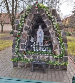 6. legjobb látnivaló: Lourdes-i barlang