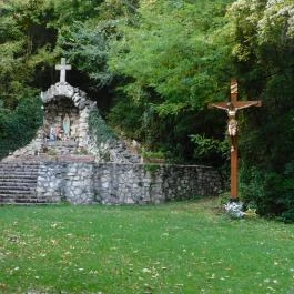 Lourdes-i barlang Bajót - Külső kép