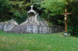 Lourdes-i barlang Bajót