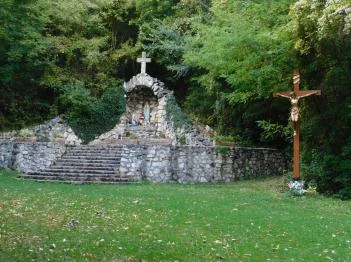 Lourdes-i barlang Bajót