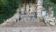 Lourdes-i barlang Bajót - Külső kép