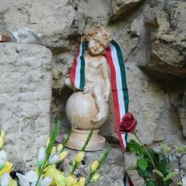 Lourdes-i barlang Bajót - Külső kép