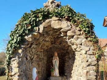 Lourdes-i barlang Váchartyán