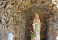 Lourdes-i barlang Váchartyán