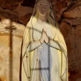 Lourdes-i barlang Vácrátót - Belső