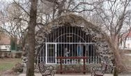 Lourdes-i barlang Jászberény - Külső kép