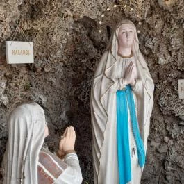 Lourdes-i barlang Jászberény - Belső