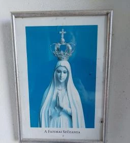 Lourdes-i barlang, kápolna