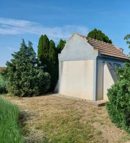 Lourdes-i barlang, kápolna