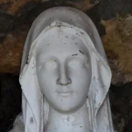 Lourdes-i kápolna Tevel - Egyéb