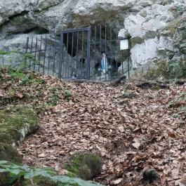 Lourdes-i Mária szobor Várgesztes - Külső kép