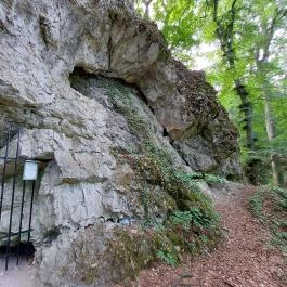 Lourdes-i Mária szobor Várgesztes - Külső kép