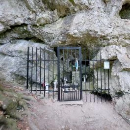 Lourdes-i Mária szobor Várgesztes - Külső kép