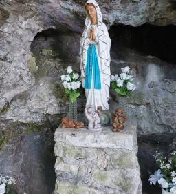 Lourdes-i Mária szobor