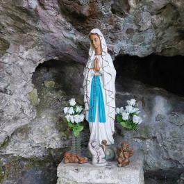 Lourdes-i Mária szobor Várgesztes - Egyéb