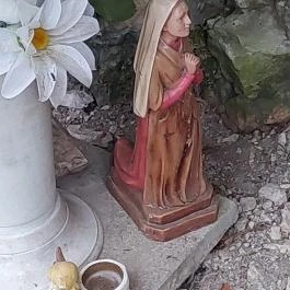 Lourdes-i Mária szobor Várgesztes - Egyéb