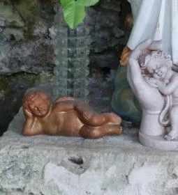 Lourdes-i Mária szobor