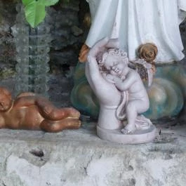 Lourdes-i Mária szobor Várgesztes - Egyéb