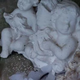 Lourdes-i Mária szobor Várgesztes - Egyéb