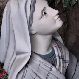 Lourdesi barlang, Sülysáp - Egyéb