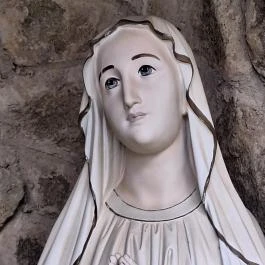 Lourdesi barlang, Sülysáp - Egyéb