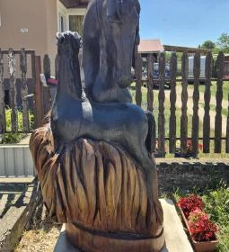 Lovak szobra