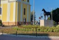 Lovas szobor Kisbér