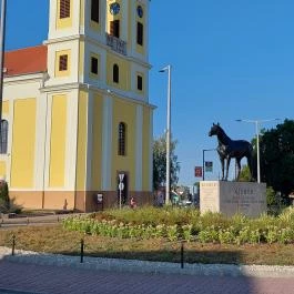 Lovas szobor Kisbér - Külső kép